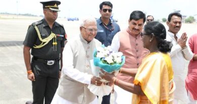 राष्ट्रपति मुर्मु को इन्दौर एयरपोर्ट पर दी गई भावभीनी विदाई