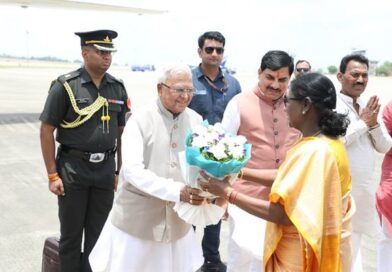 राष्ट्रपति मुर्मु को इन्दौर एयरपोर्ट पर दी गई भावभीनी विदाई