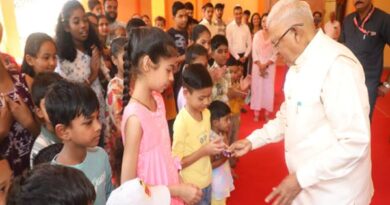 राज्यपाल पटेल ने अपना जन्म दिवस बच्चों के साथ मनाया
