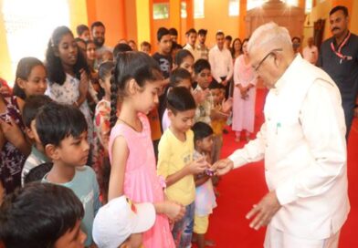 राज्यपाल पटेल ने अपना जन्म दिवस बच्चों के साथ मनाया