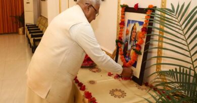 राज्यपाल पटेल ने वीरांगना रानी दुर्गावती को दी श्रद्धांजलि