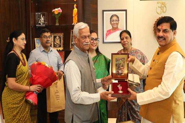 मुख्यमंत्री डॉ. यादव से मिले पद्मश्री अवार्डी गुंदेचा और डॉ. व्यास