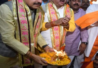 प्रधानमंत्री मोदी की उपलब्धियों का किया बखान, सीएम ने कांग्रेस को भी घेरा