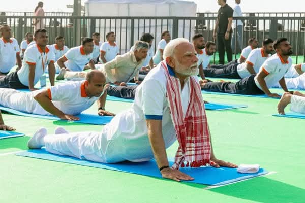 कोलकाता में योग दिवस पर पीएम मोदी करेंगे योगाभ्यास का नेतृत्व