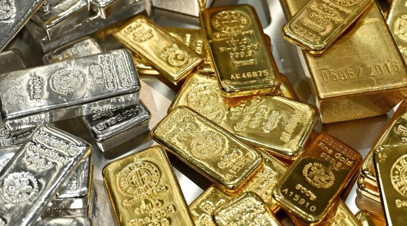 सोना-चांदी खरीदने का मौका! 40 दिन में ₹42 हजार तक सस्ती हुई कीमती धातुएं