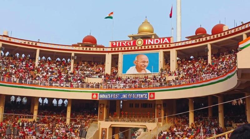 अटारी-वाघा बॉर्डर पर सिख परंपरा का दृश्य, पालकी साहिब पाकिस्तान रवाना