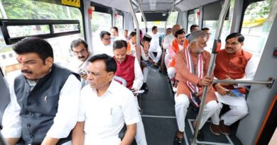 मुख्यमंत्री डॉ. यादव, मंत्रीगण सहित ई-बस से पहुंचे जगदीशपुर