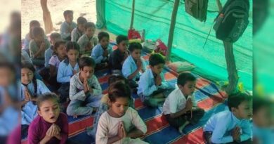 बारिश में बदहाल सरकारी स्कूल, मंडला में घर पर पढ़ने को मजबूर छात्र