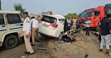 ट्रॉला और ईको वैन की भीषण टक्कर, धार में गुजरात के छह लोगों की मौत