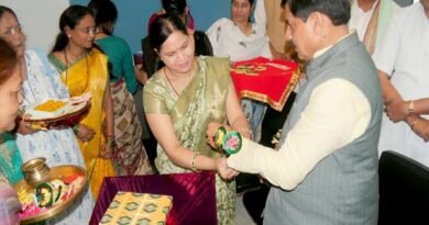 लाड़ली बहनों ने मुख्यमंत्री डॉ. यादव को बांधी स्नेह और विश्वास से भरी राखियां