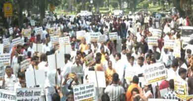 AAP पार्षद विजय कुमार पर कार्रवाई की मांग, BJP ने दफ्तर के बाहर किया प्रदर्शन