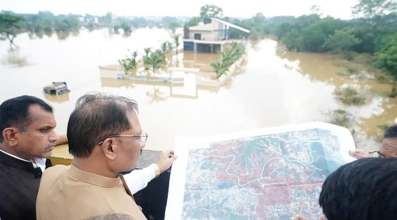 बस्तर के बाढ़ प्रभावित क्षेत्रों में पहुंचे मुख्यमंत्री विष्णु देव साय, प्रभावित परिवारों से मिलकर जाना हाल