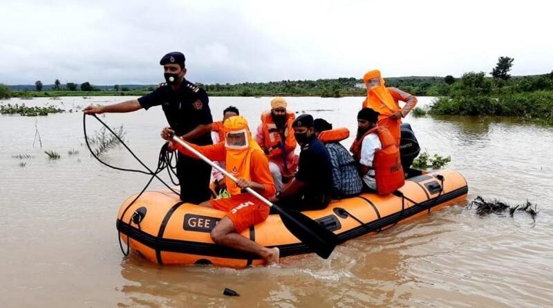 आगर मालवा में नाले में बही कार, 8 लोगों की मौत से मचा हड़कंप