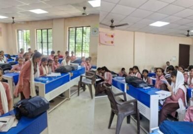 किताबें हैं, सवाल हैं… जवाब देने वाला शिक्षक नहीं, डिजिटल स्क्रीन पर निर्भर बच्चे