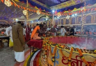 51 दिन, 251 जड़ी-बूटियां और डेढ़ किलो सोना, दादा धूनी दरबार में हुआ विशेष यज्ञ