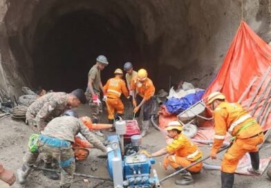 सुरंगों में जिंदगी और मौत के बीच जंग, 500 इंजीनियर बने उम्मीद की किरण