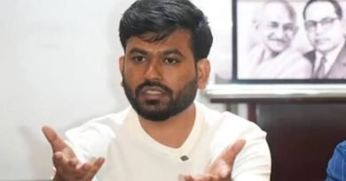 बेटे की हिरासत पर भड़के दीपके के माता-पिता, बोले- सरकार लोकतंत्र का सम्मान नहीं करती
