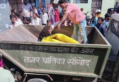 झालावाड़ में इंसानियत हुई शर्मसार! सफाई कर्मचारी की मौत के बाद कचरा गाड़ी में ले जाया गया शव